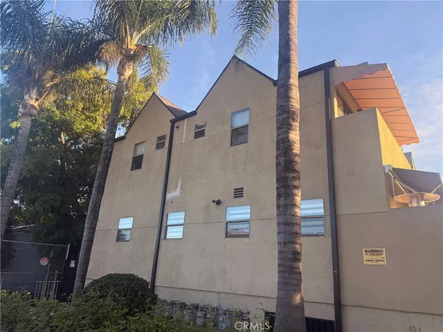 $560,000 | 14256 Victory Boulevard, Unit 3, Van Nuys, CA 91401