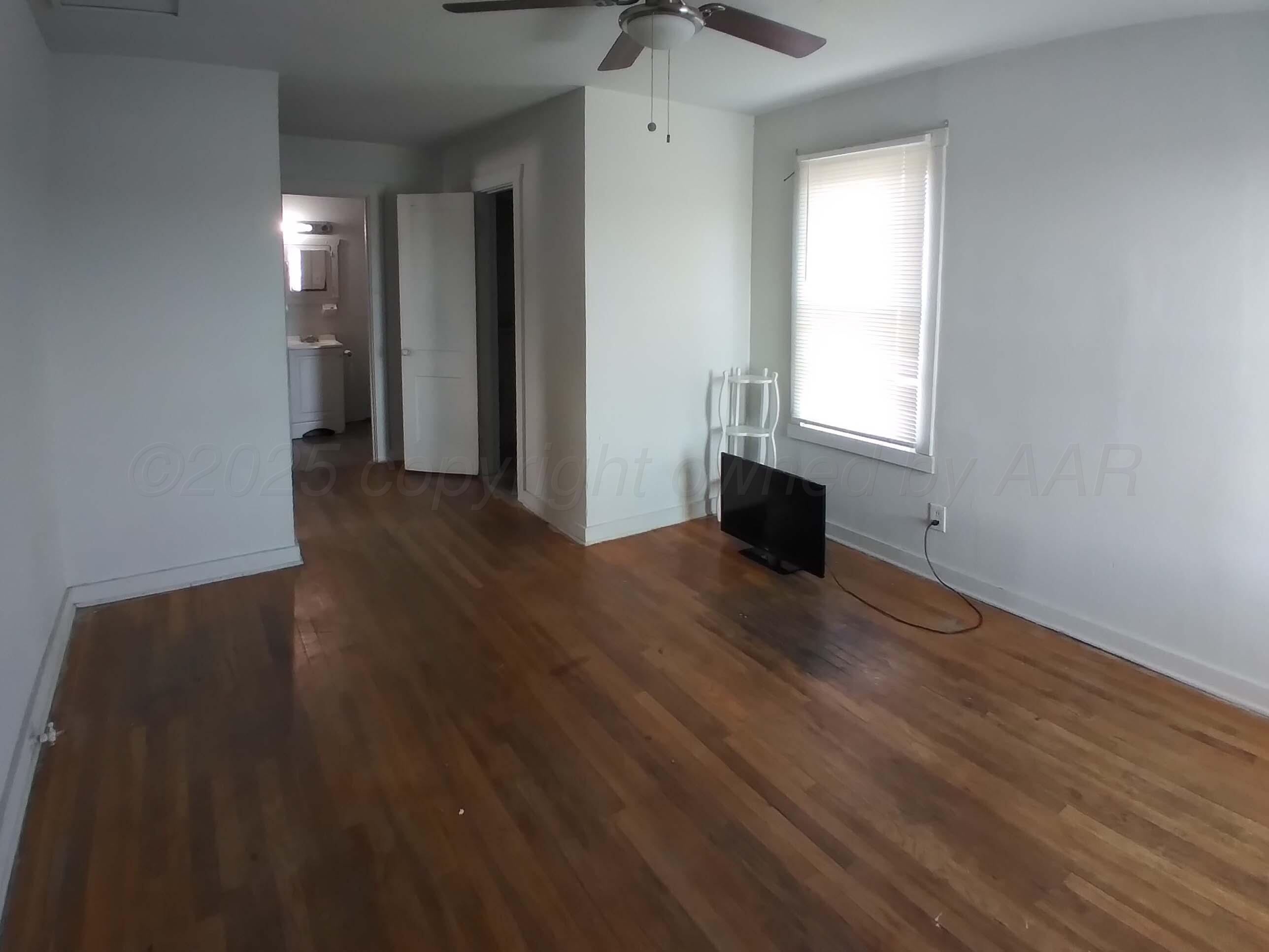 809 South Bryan Street Amarillo, TX 79106 - Photo 20 of 22 a view of a livingroom with wooden floor and a window