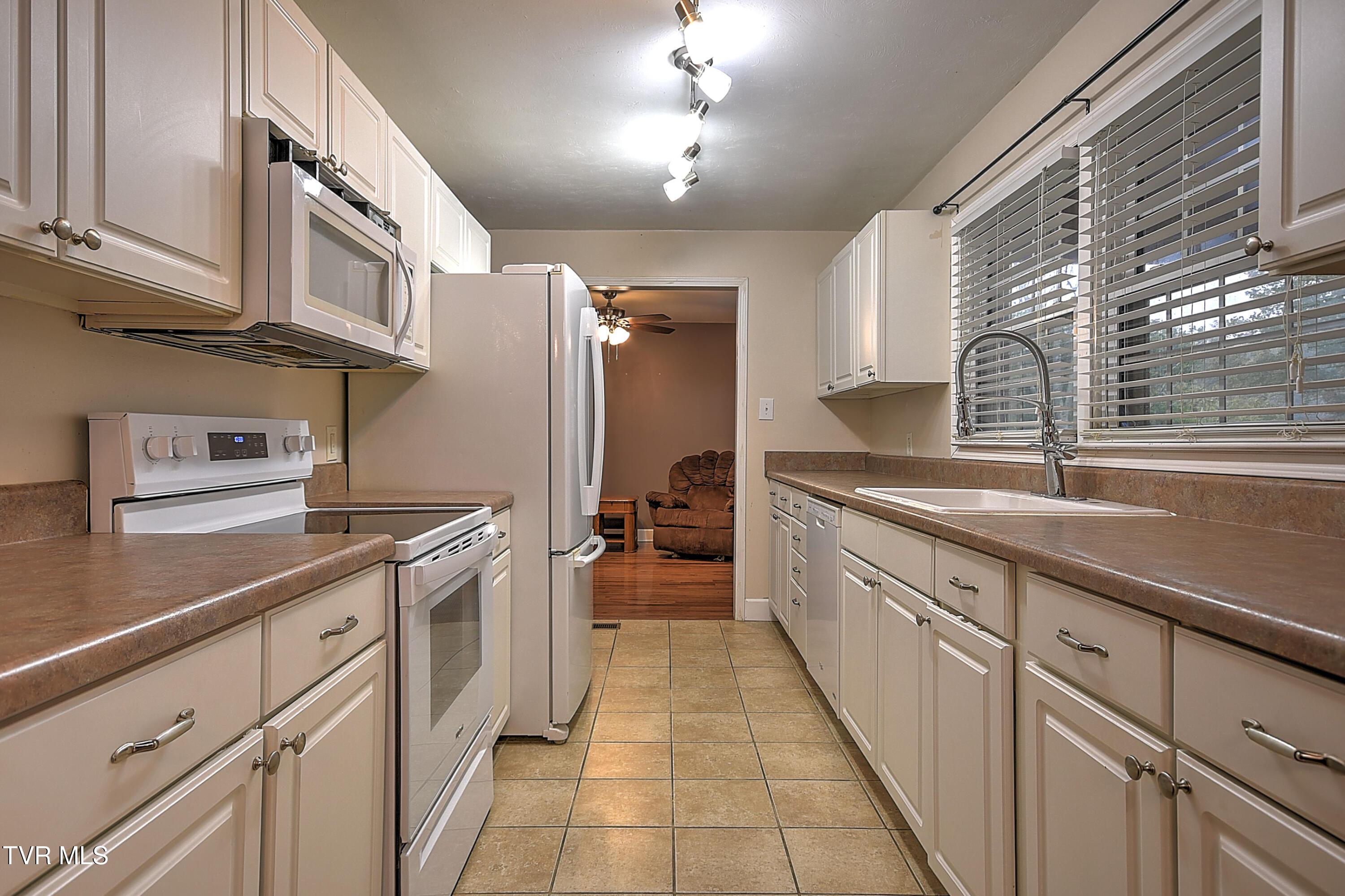 312 Merman Road Kingsport, TN 37663 - Photo 12 of 47 312 Merman ES-12