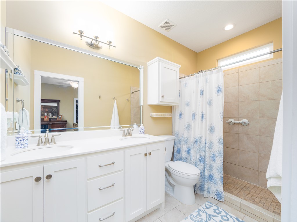 452 Adams Street Darien, GA 31305 - Photo 13 of 24 Master Bathroom