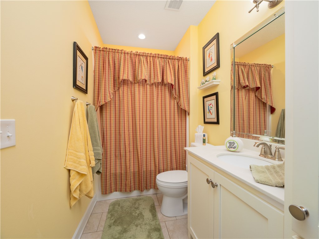 452 Adams Street Darien, GA 31305 - Photo 15 of 24 Secondary Bathroom