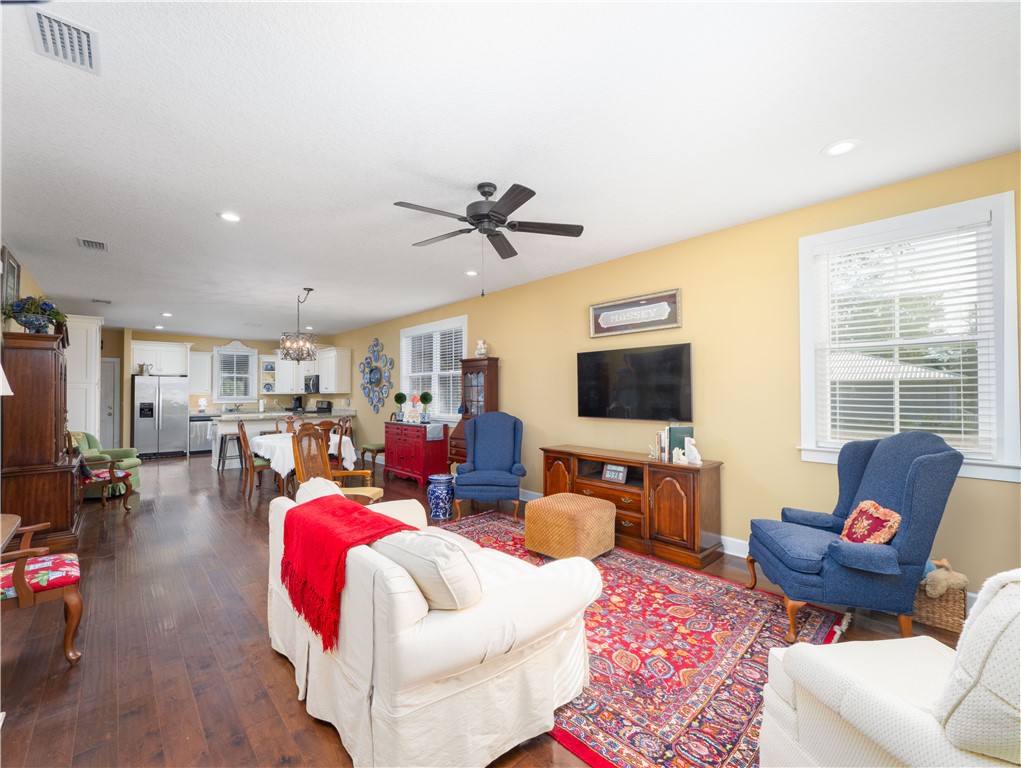 452 Adams Street Darien, GA 31305 - Photo 5 of 24