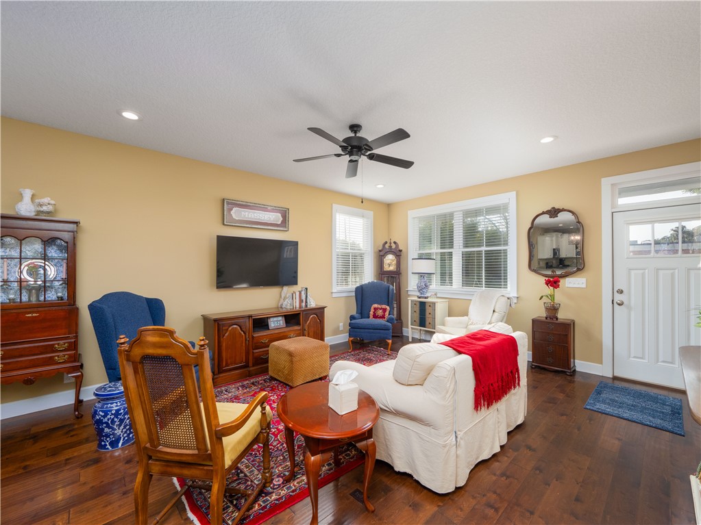 452 Adams Street Darien, GA 31305 - Photo 6 of 24