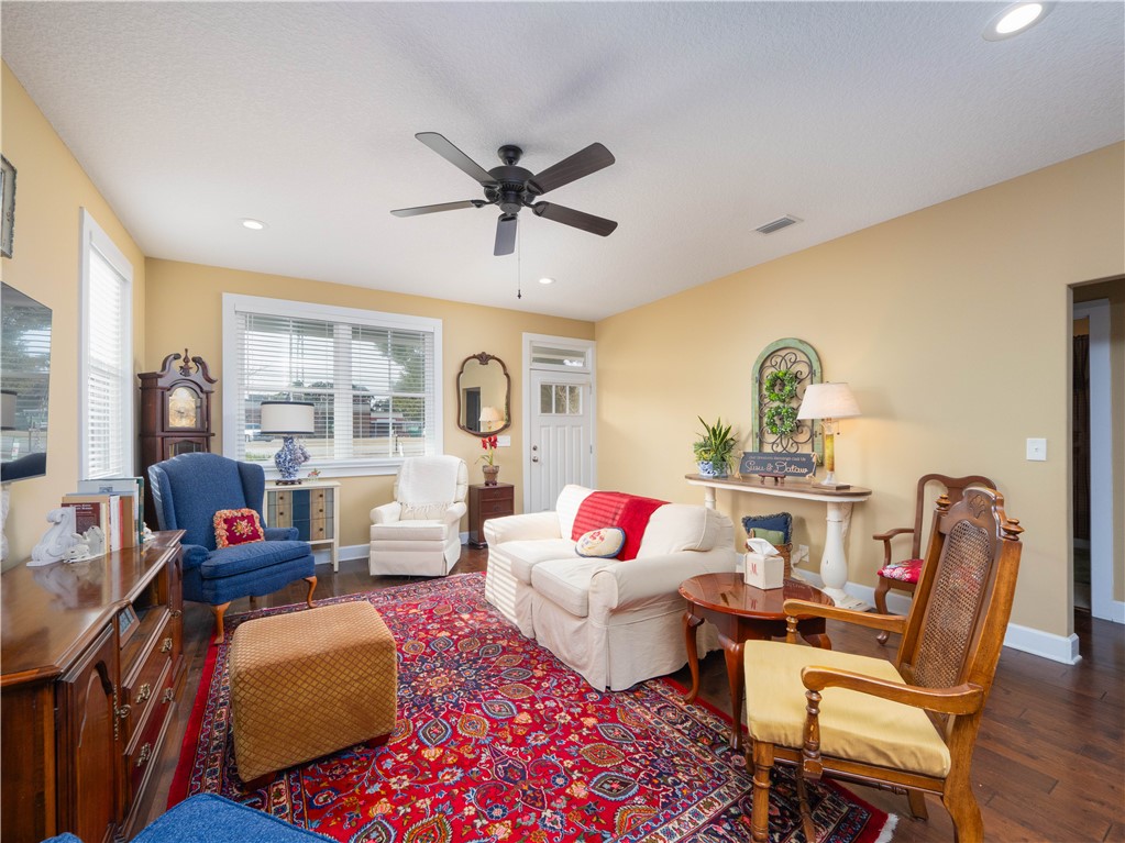 452 Adams Street Darien, GA 31305 - Photo 7 of 24