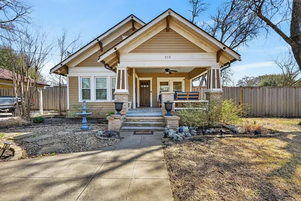 $2,349 | 212 North Grand Avenue, Waxahachie, TX 75165