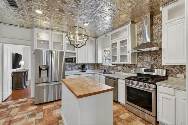 $2,349 | 212 North Grand Avenue, Waxahachie, TX 75165