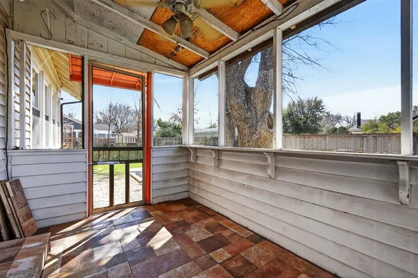 $2,349 | 212 North Grand Avenue, Waxahachie, TX 75165