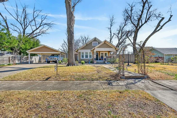 $2,349 | 212 North Grand Avenue, Waxahachie, TX 75165