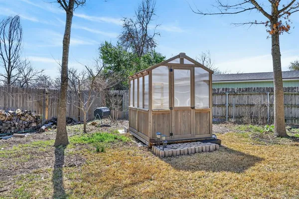 $2,349 | 212 North Grand Avenue, Waxahachie, TX 75165
