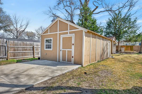 $2,349 | 212 North Grand Avenue, Waxahachie, TX 75165