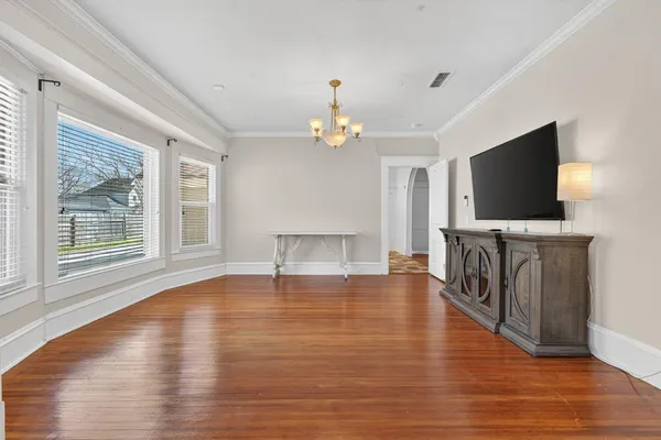 $2,349 | 212 North Grand Avenue, Waxahachie, TX 75165