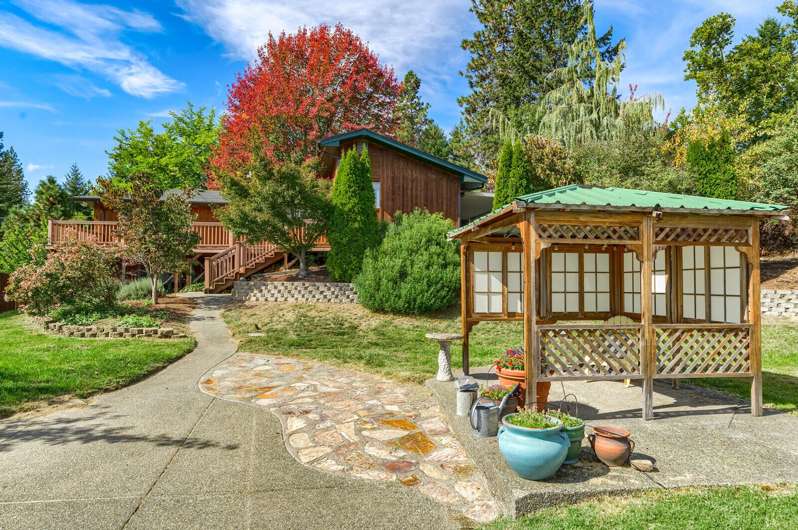 221 Larkin Road Grants Pass, OR 97527 - Photo 1 of 43 19_LR_19_mls
