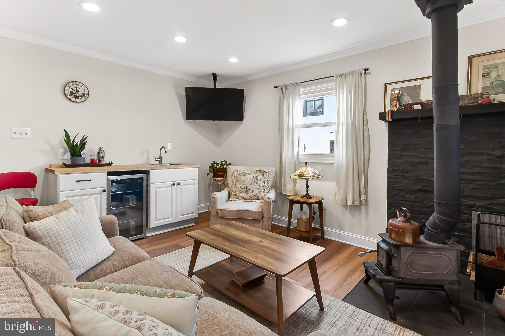 3121 Westley Road Falls Church, VA 22042 - Photo 23 of 48 Wet bar