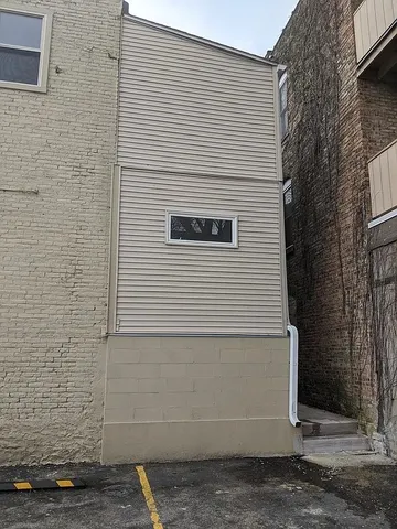 $1,800 | 266 East Cass Street, Unit 2N, Joliet, IL 60432