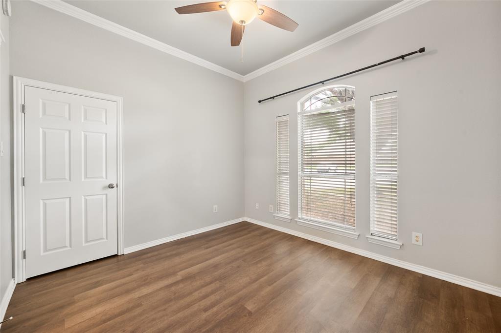 412 Springhill Court Burleson, TX 76028 - Photo 20 of 36