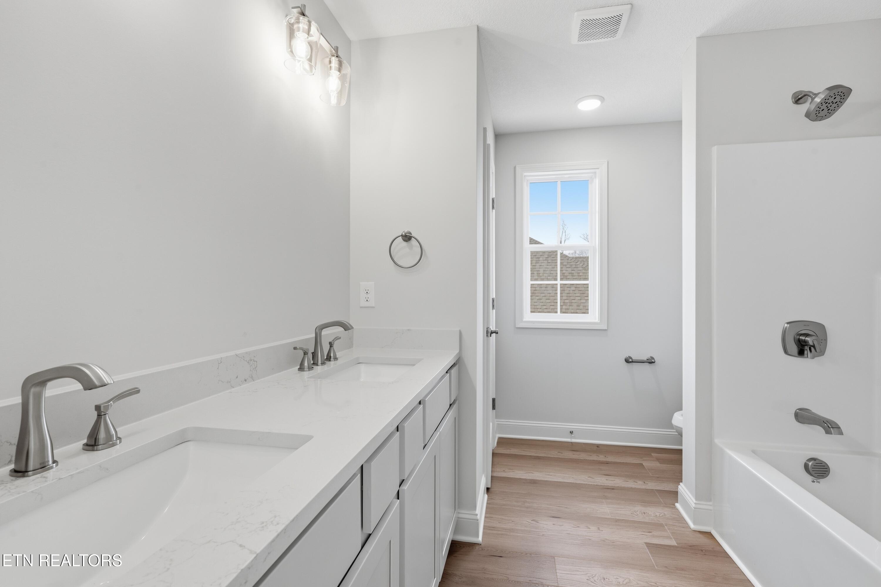 1888 Hickory Reserve Road Knoxville, TN 37932 - Photo 20 of 23 Hall Bath Upstairs