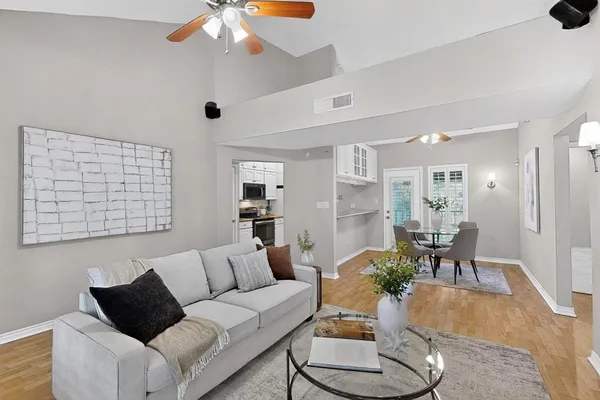 $2,000 | 3105 San Jacinto Street, Unit 306, Dallas, TX 75204