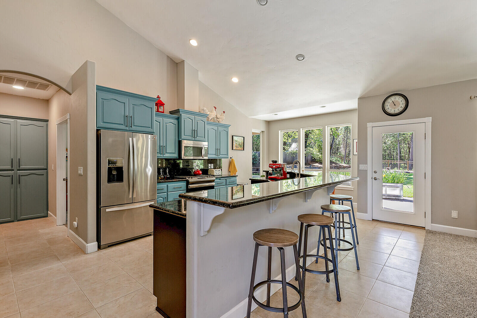 315 Summit Loop Grants Pass, OR 97527 - Photo 3 of 48 Huge kitchen with Huge breakfast bar!