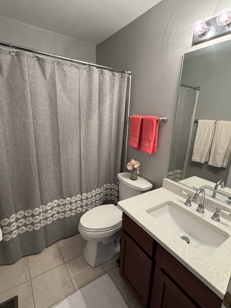2827 White Thorn Circle Naperville, IL 60564 - Photo 20 of 26 a bathroom with a toilet sink and mirror