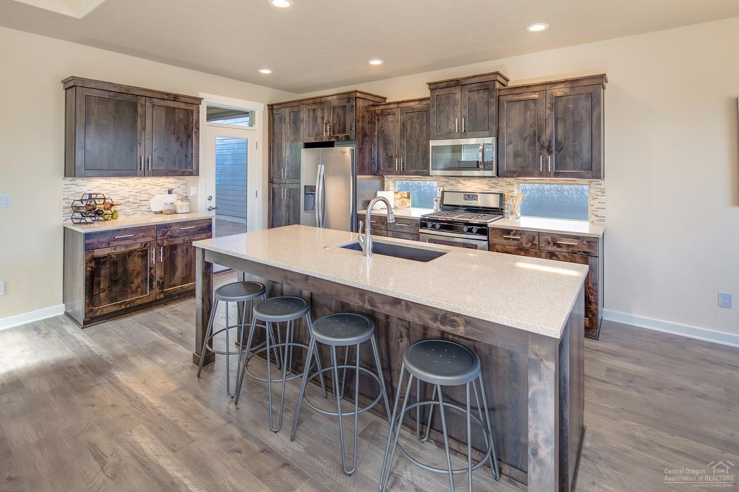 20917 Sotra Loop Bend, OR 97702 - Photo 5 of 25 Gallery Image 5