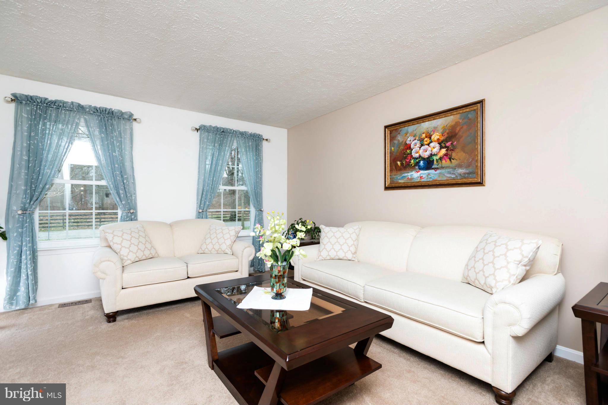 535 Sunset Knoll Road Pasadena, MD 21122 - Photo 3 of 28 Living Room