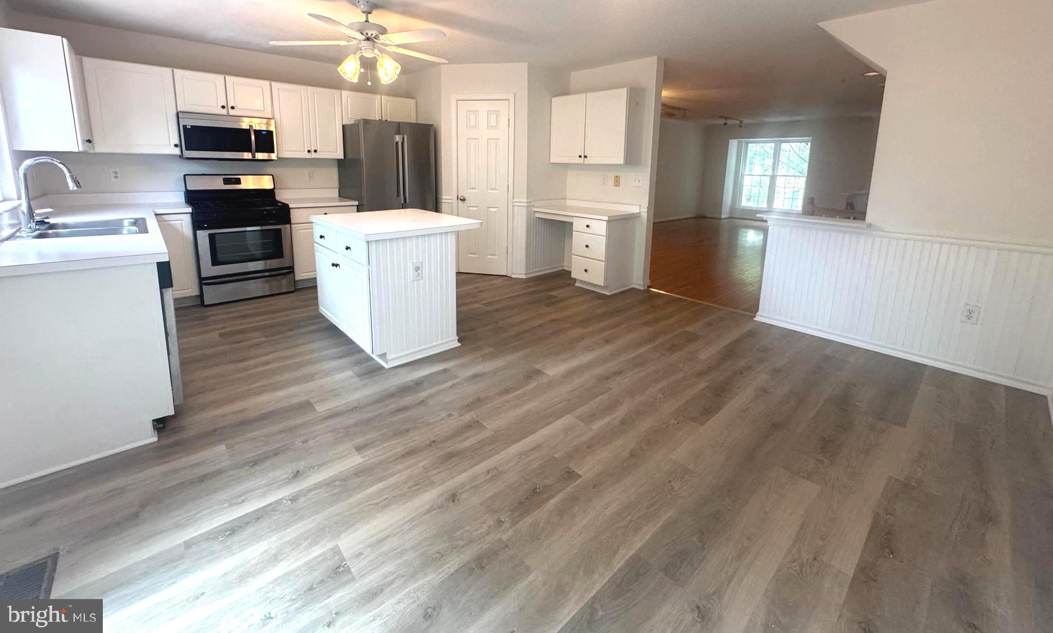 15110 Deer Valley Terrace Silver Spring, MD 20906 - Photo 14 of 32 Kitchen with island