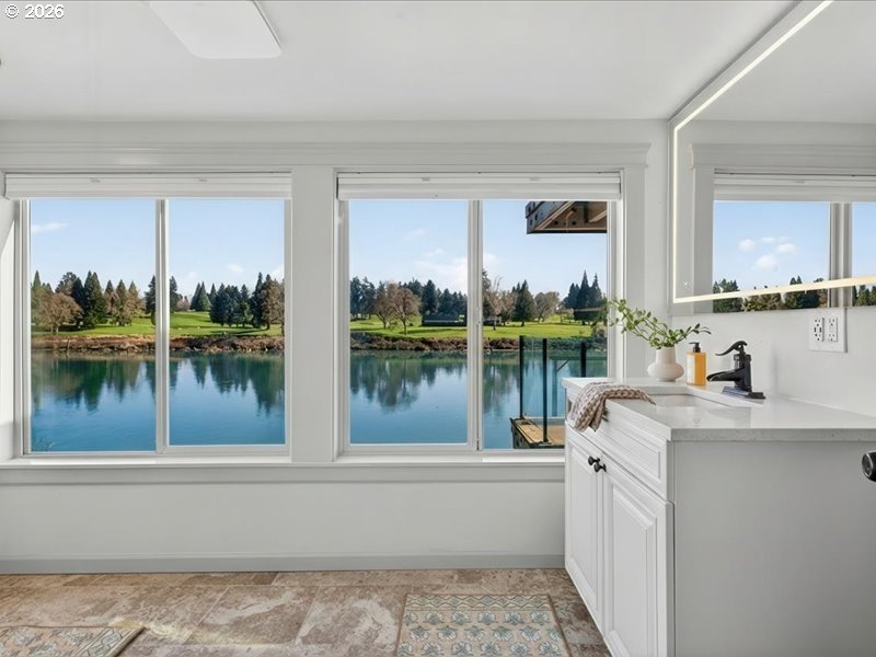 10150 South Riverside Drive Portland, OR 97219 - Photo 37 of 48 Gallery Image 37