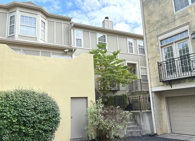 $2,200 | 949 Junction Place, Indianapolis, IN 46220