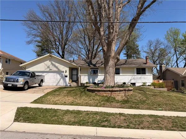 $339,000 | 1308 East 101st Street, Kansas City, MO 64131