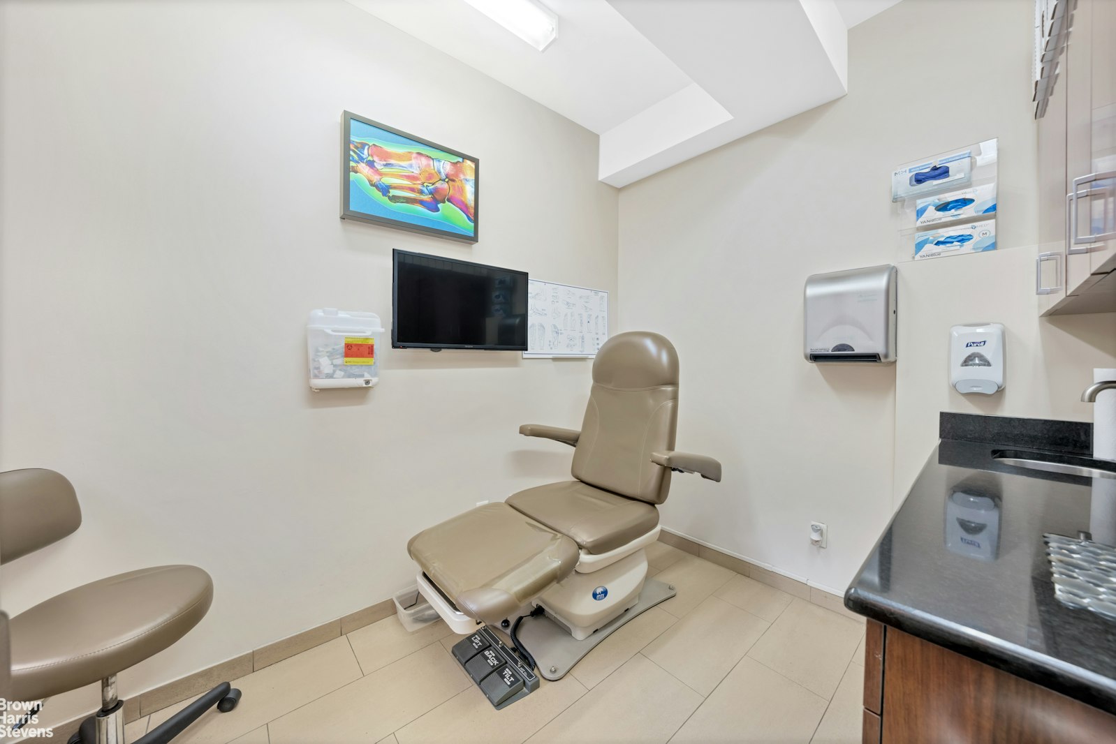 235 East 22nd Street, Unit 1EF Manhattan, NY 10010 - Photo 9 of 15 a work room with furniture and a flat screen tv