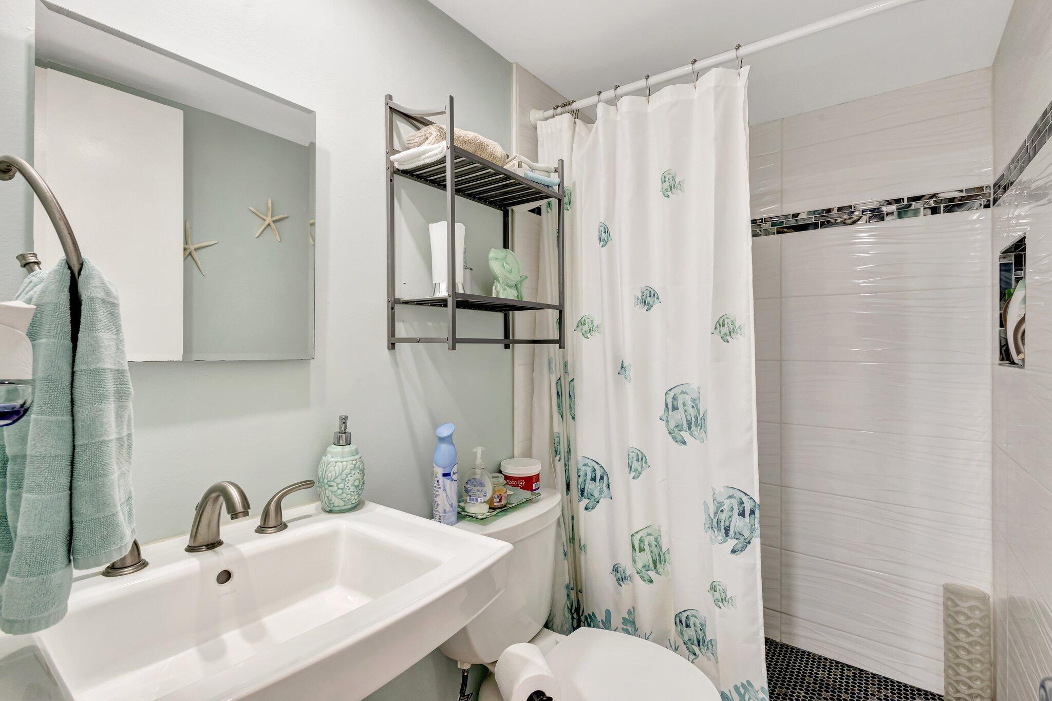 1100 Surf Road, Unit 105 Singer Island, FL 33404 - Photo 39 of 48 Guest Bath 2