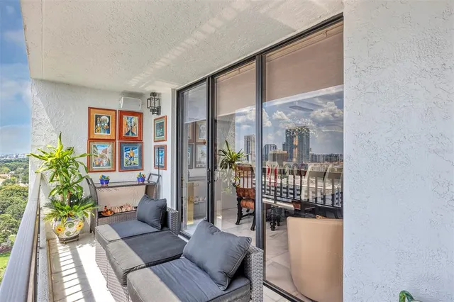 $7,995 | 530 East Central Boulevard, Unit 1901, Orlando, FL 32801