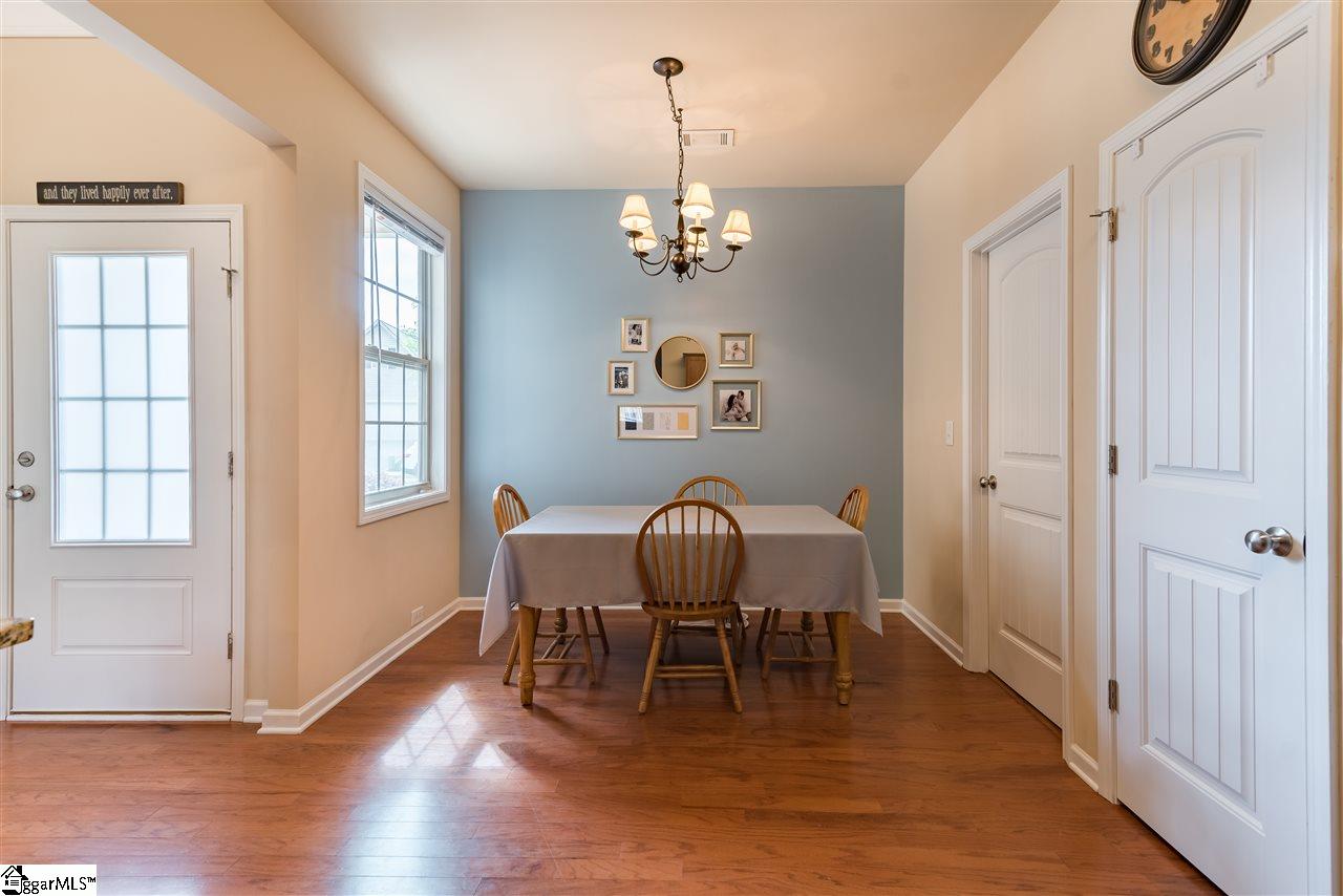104 Salthouse Road Simpsonville, SC 29680 - Photo 4 of 31 Tons of Natural light!