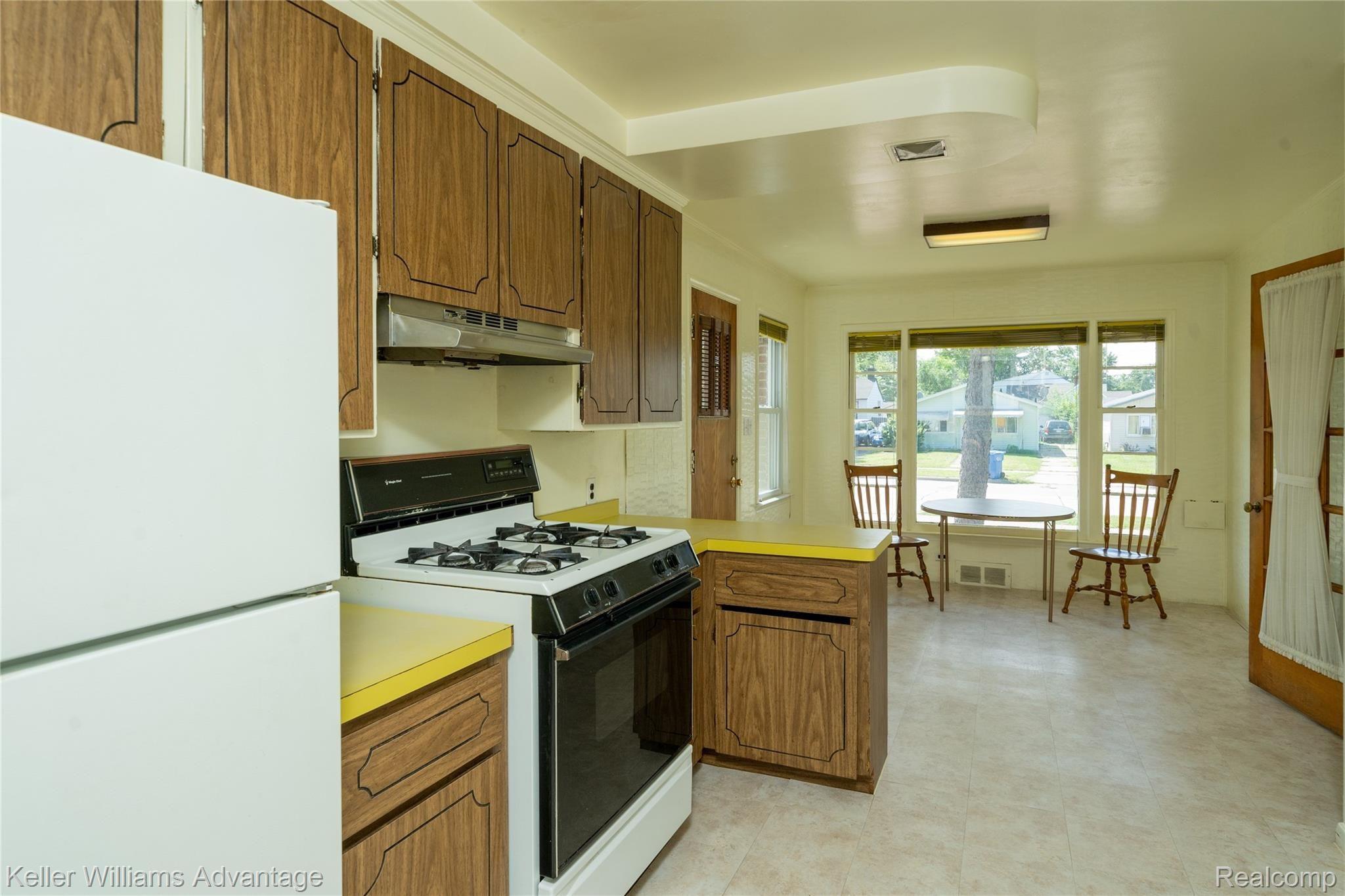 8407 Stephens Road Center Line, MI 48015 - Photo 25 of 40 DSC07138.jpg