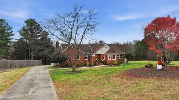$535,000 | 7585 Dubach Road, Summerfield, NC 27358