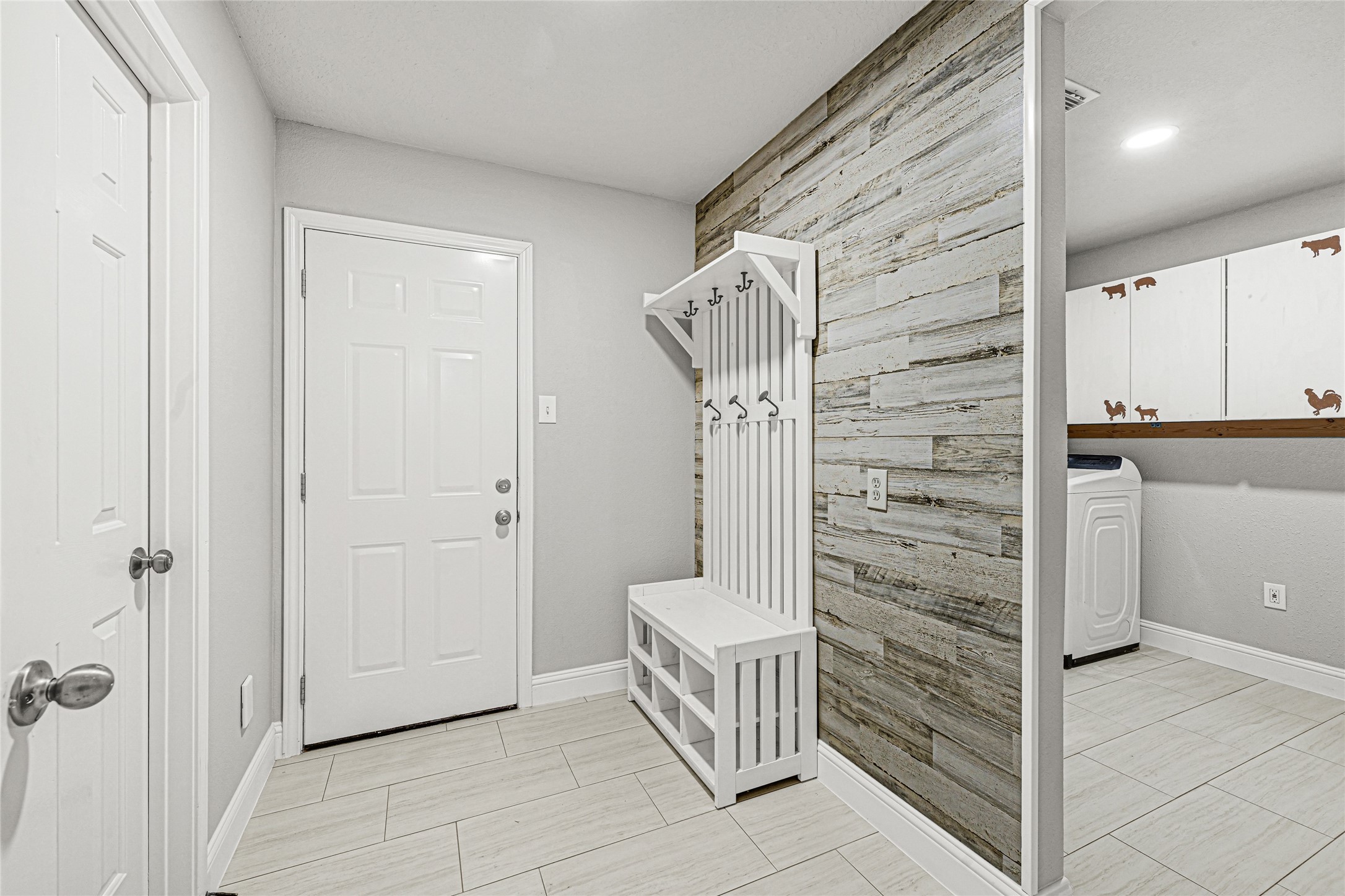 28402 Ascot Farms Road Magnolia, TX 77354 - Photo 32 of 40 Mud and Laundry Room