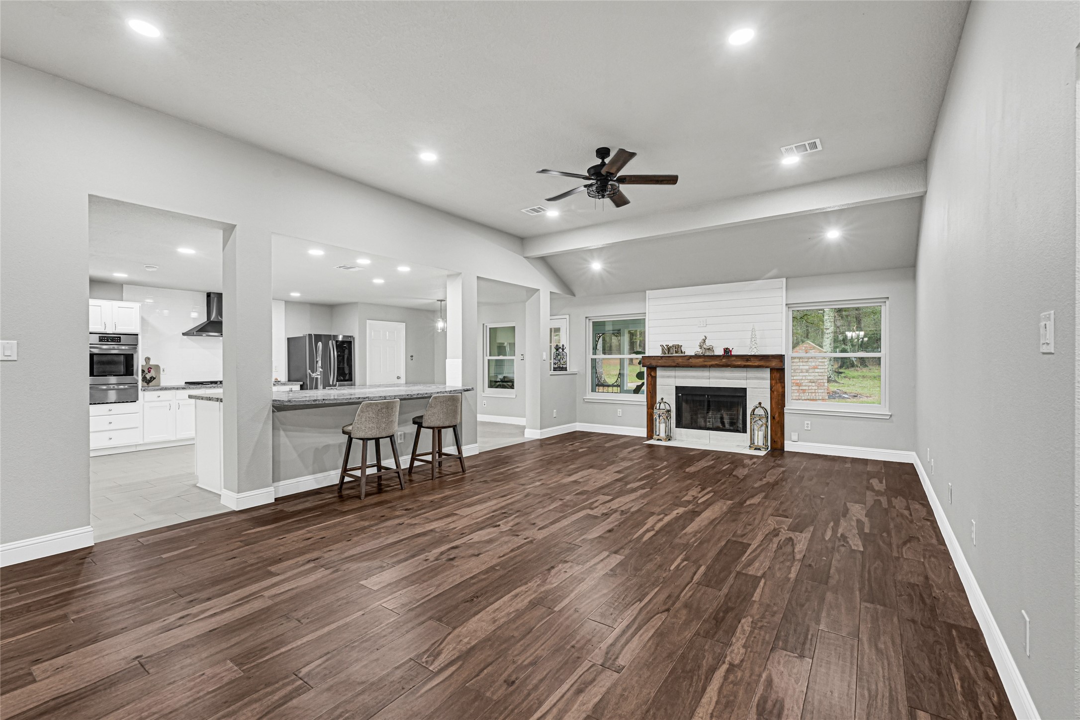 28402 Ascot Farms Road Magnolia, TX 77354 - Photo 8 of 40 Modern Open Concept Family Room And Kitchen