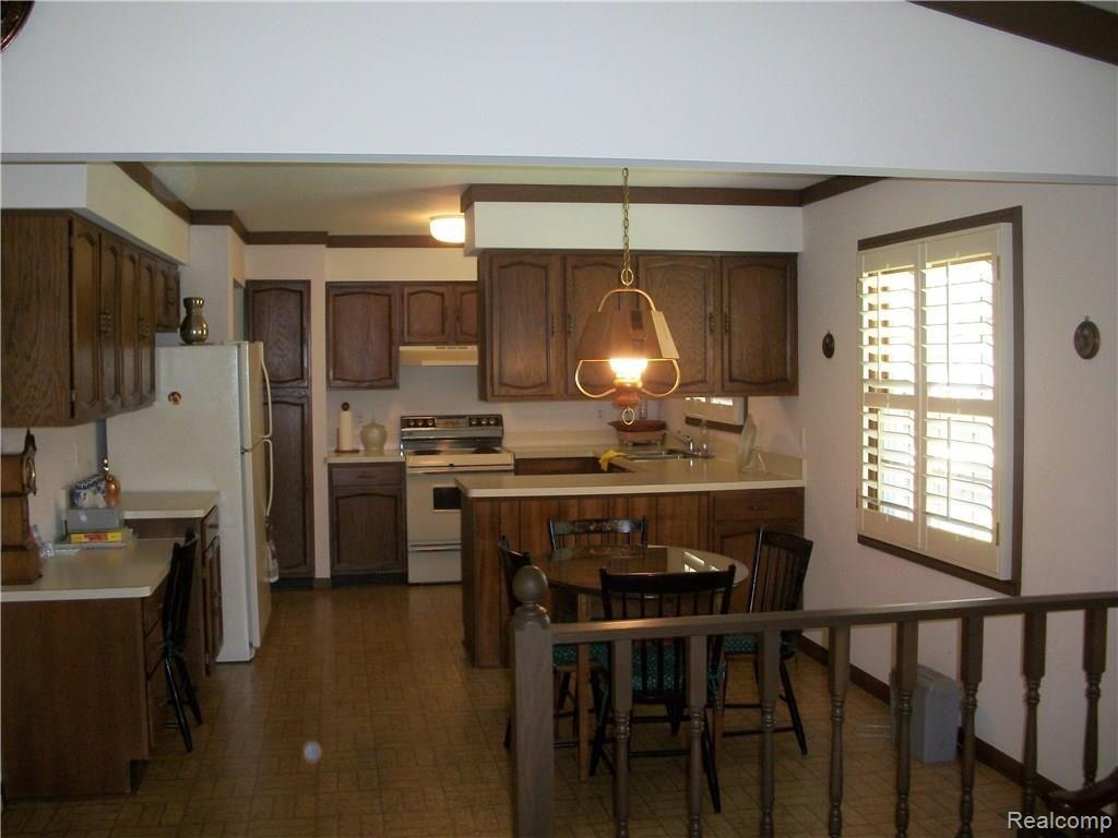 344 Lake Forest Road Rochester Hills, MI 48309 - Photo 3 of 12