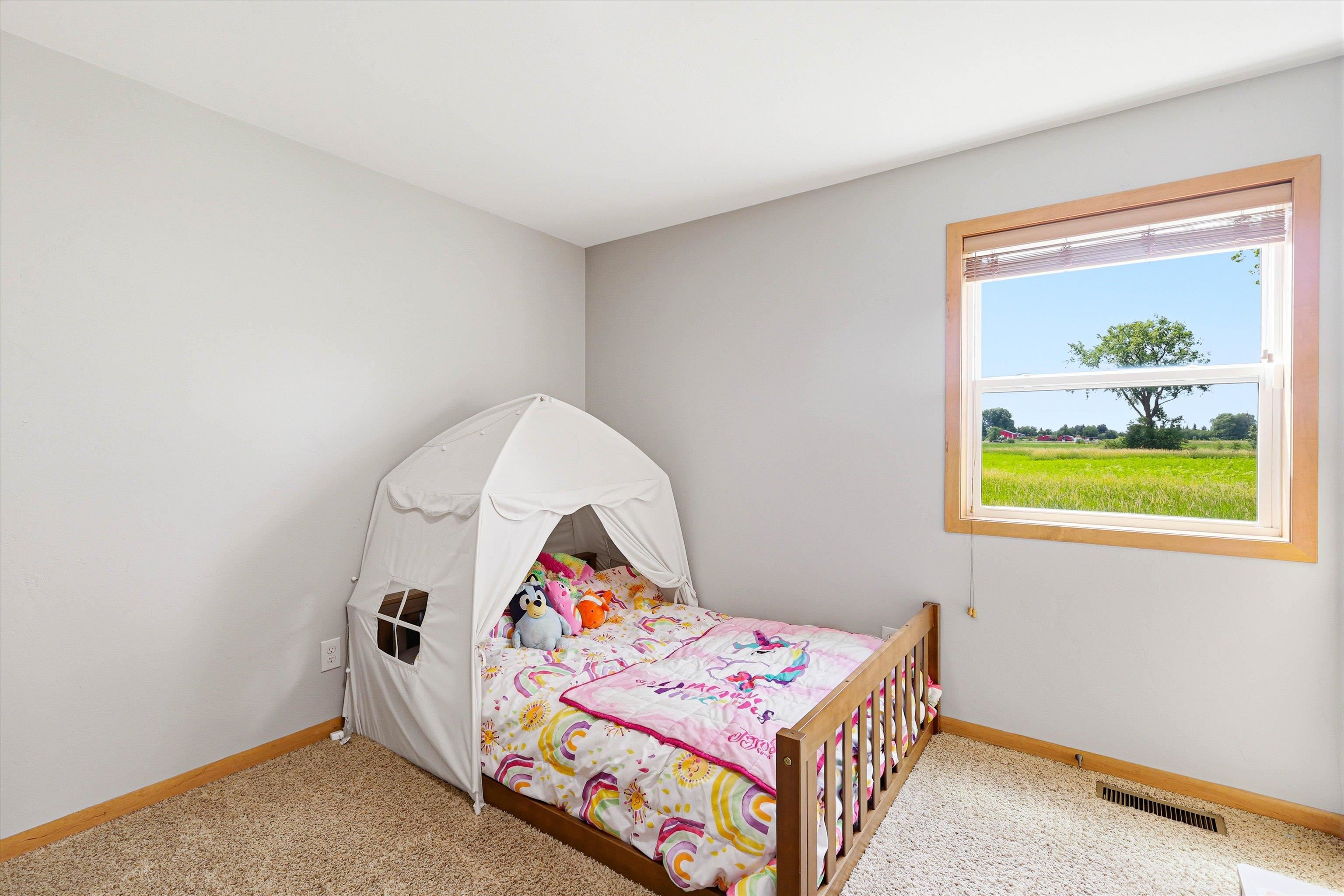 N9433 Evan Street Appleton, WI 54915 - Photo 13 of 24