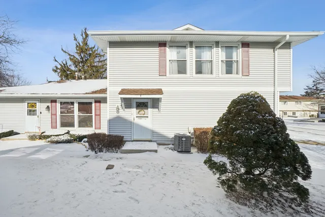 $184,900 | 15348 Holly Court, Unit B, Oak Forest, IL 60452