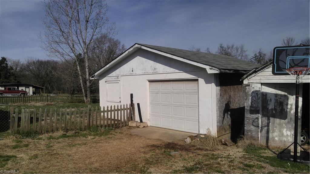 1323 East Meadow Road Eden, NC 27288 - Photo 3 of 17 Gallery Image 3