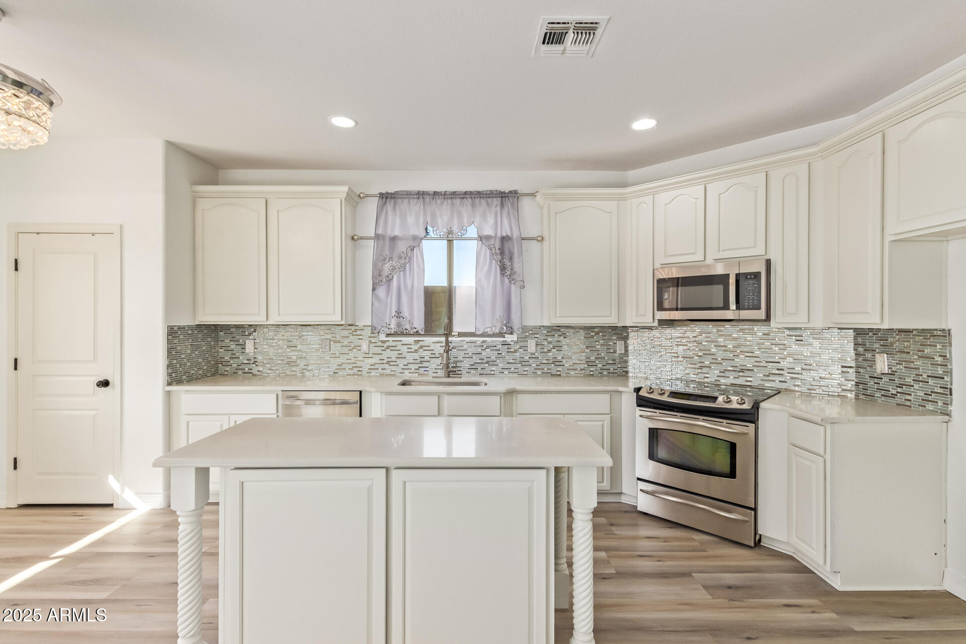 3853 East Claxton Avenue Gilbert, AZ 85297 - Photo 12 of 37 16 - Claxton