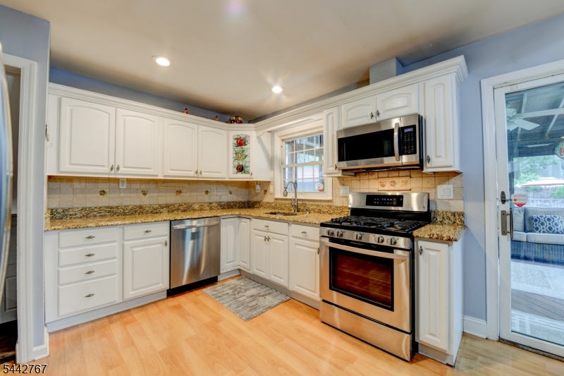 835 Colonial Arms Road Union, NJ 07083 - Photo 10 of 39
