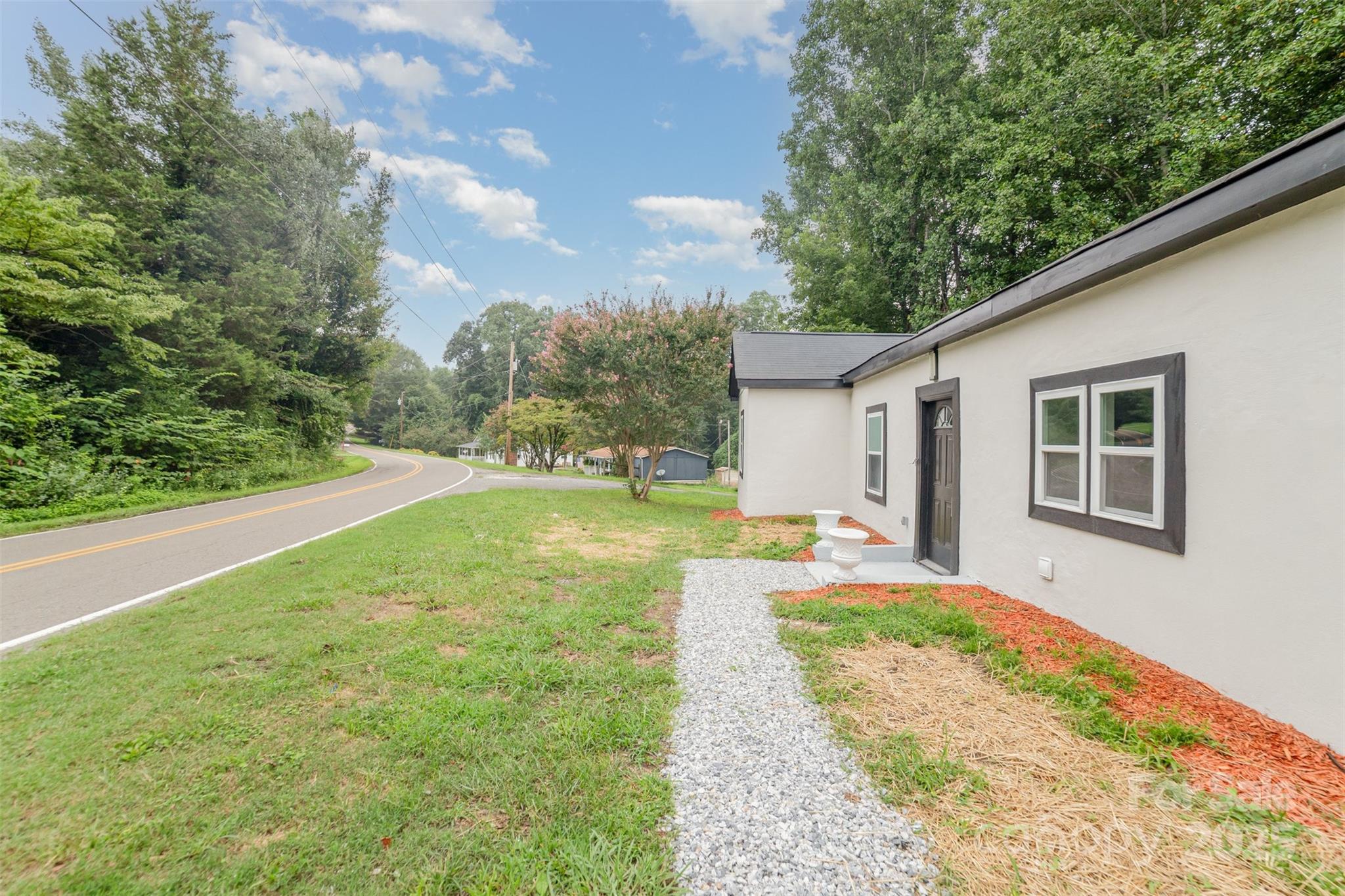 1104 Hardin Road Dallas, NC 28034 - Photo 5 of 33 Gallery Image 5