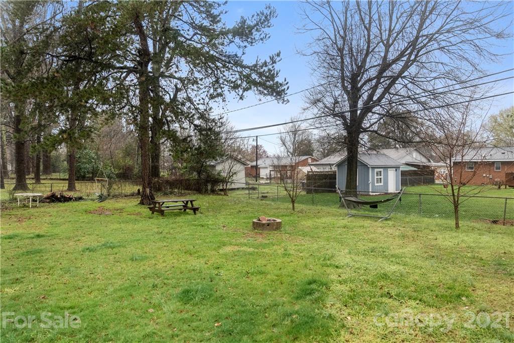 2508 Milton Road Charlotte, NC 28215 - Photo 17 of 17 a view of a park with large trees