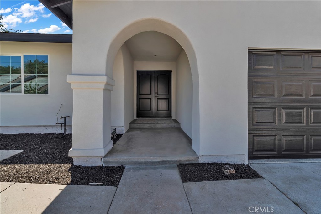 12524 Chanute Street Pacoima, CA 91331 - Photo 7 of 47 a view of a entrance to house
