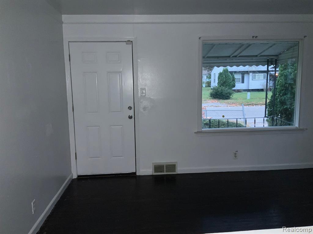 802 West Ridgeway Avenue Flint, MI 48505 - Photo 6 of 21