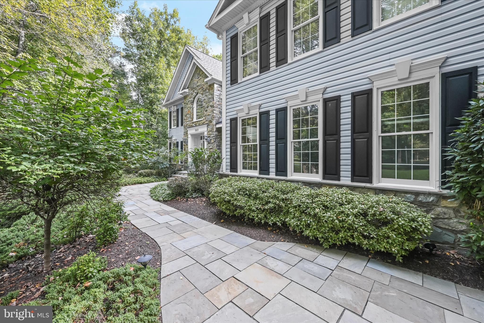 20521 Riggs Hill Way Brookeville, MD 20833 - Photo 6 of 34 Professional Landscaping