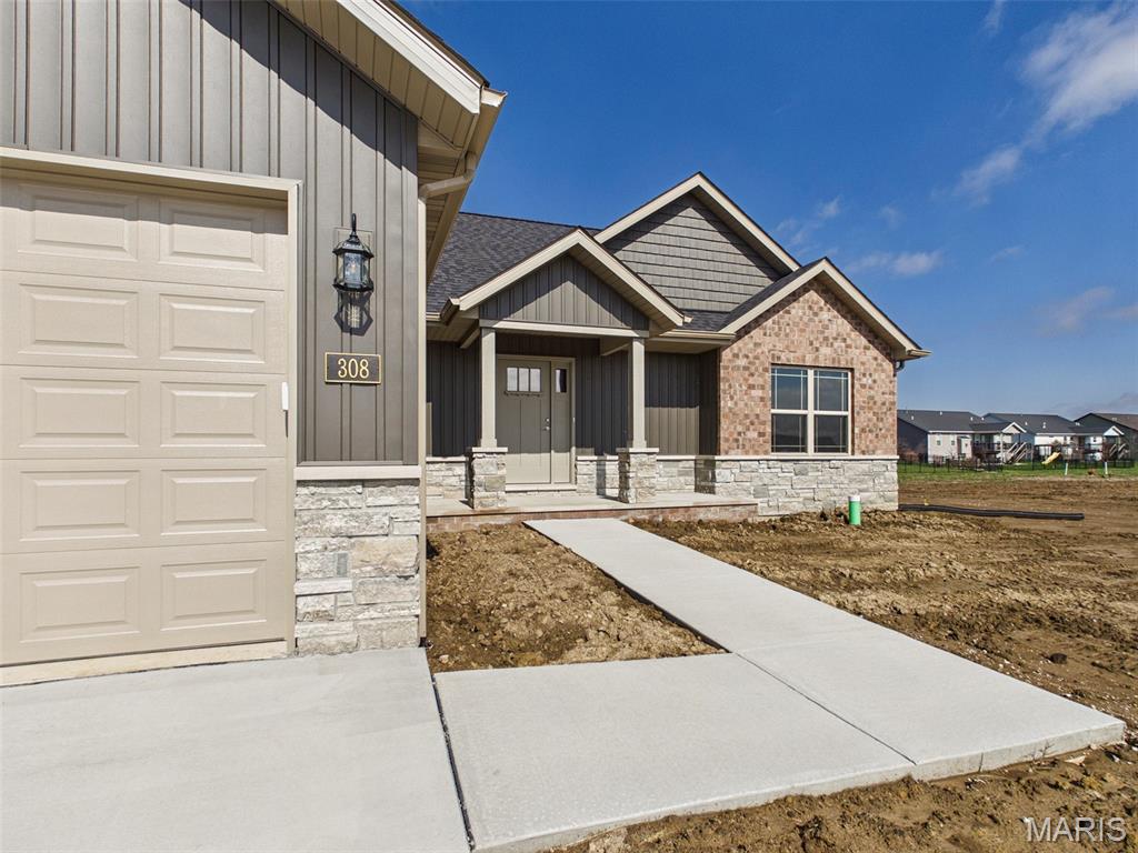 308 George Bush Boulevard Troy, IL 62294 - Photo 3 of 37