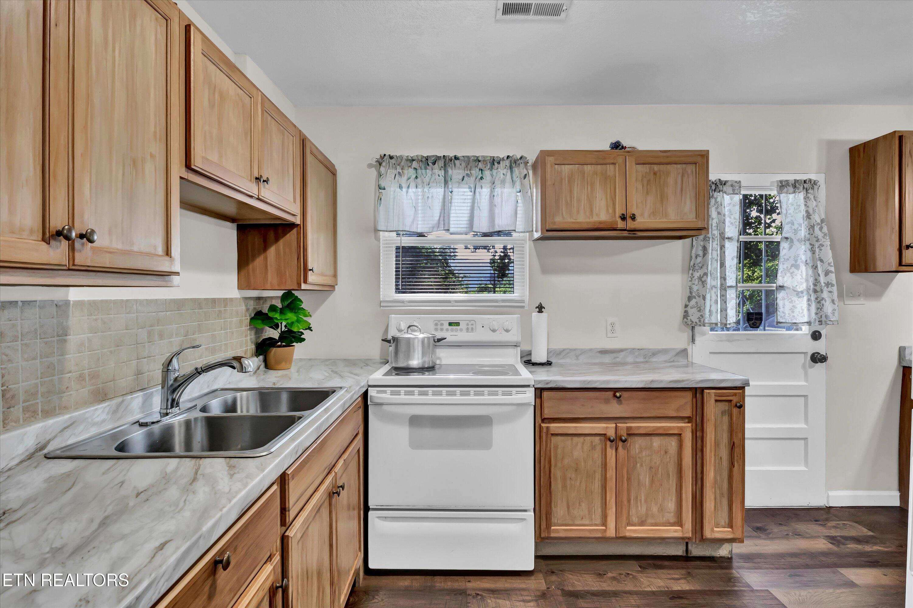 3720 Orangewood Road Northwest Knoxville, TN 37921 - Photo 13 of 25 10-3720 Orange Rd NW-10